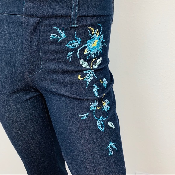 Vertigo Paris / Embroider Floral Bell Bottom Jean - Picture 3 of 8